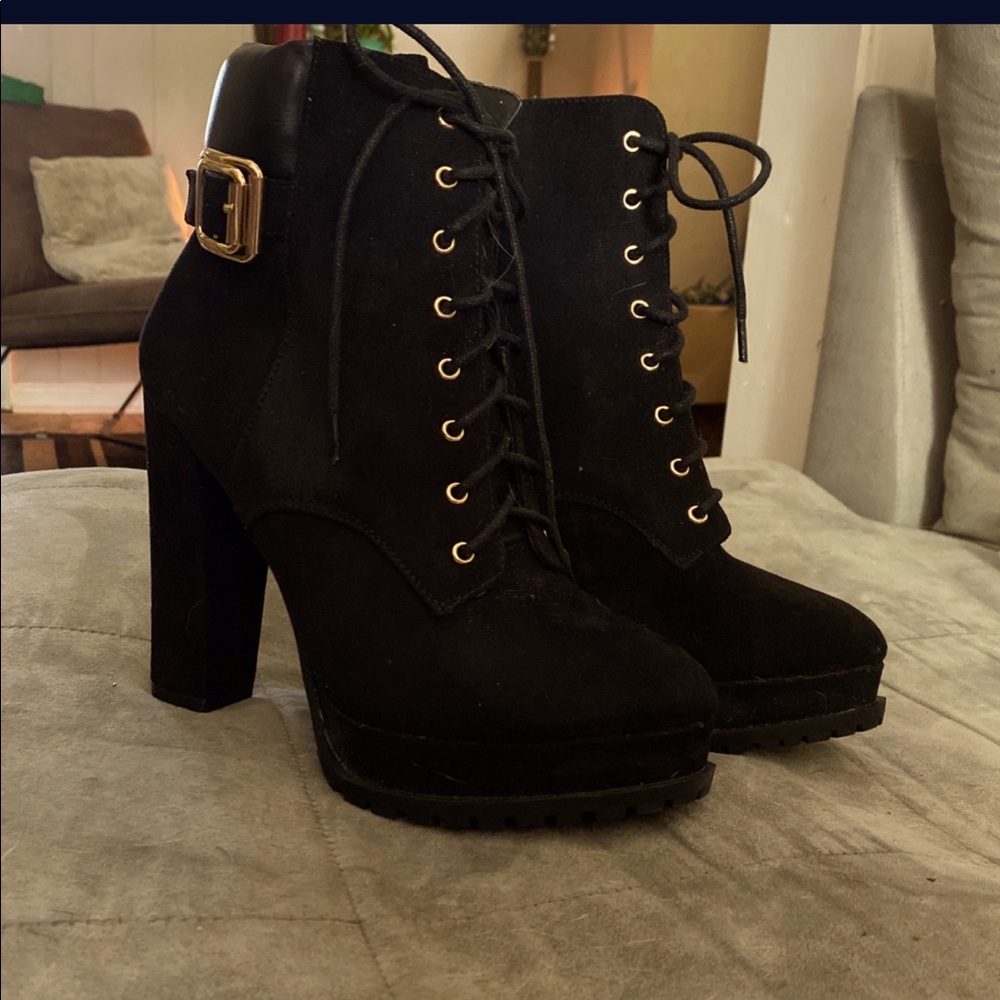 Black heel boot